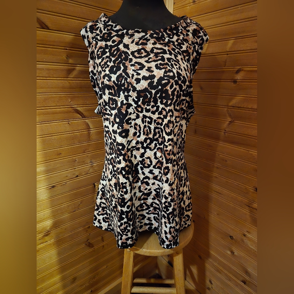 2x Leopard print sleeveless shirt